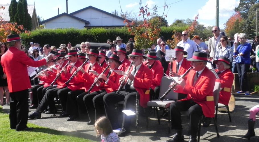 6 Anzac Day 2015 - hymns